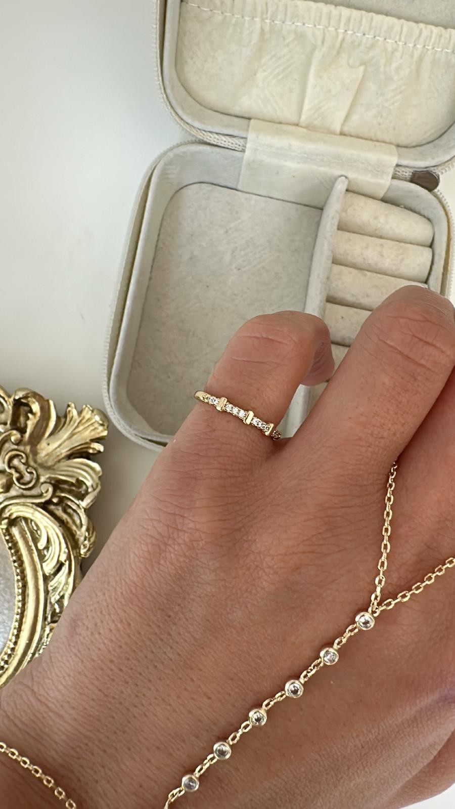 14K Gold Renkli Sıra Taş Plaka Şeritli Serçe Parmağı Yüzüğü