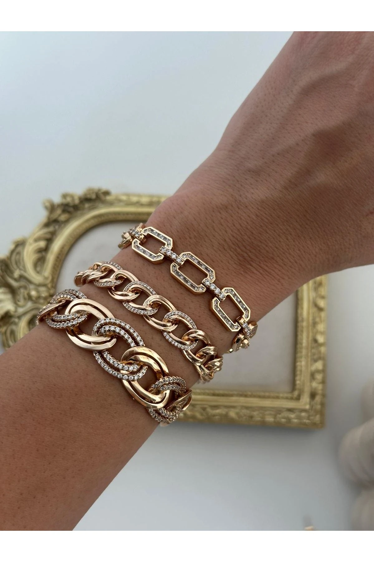 18K Rose Gold Renkli Geçmeli Taşlı Kalın Bileklik