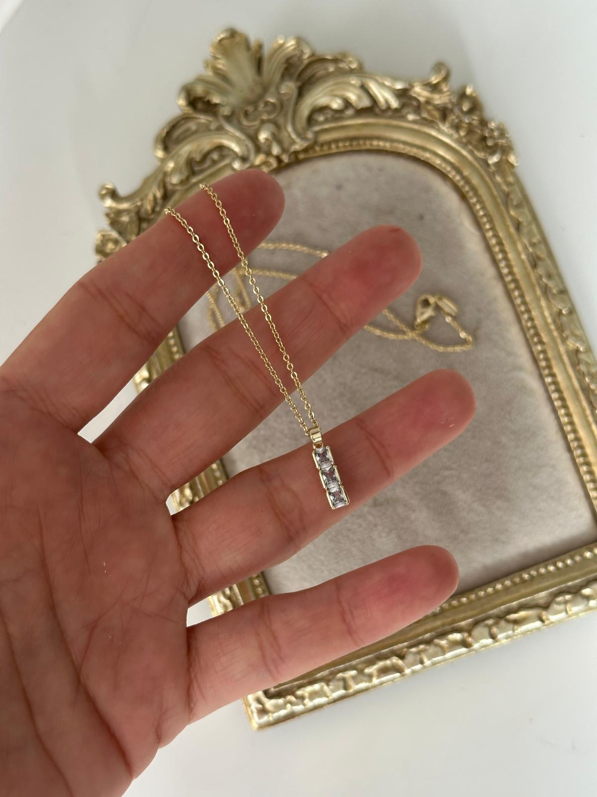 14K Gold Renkli Baget Taşlı Dikdörtgen Kesim Taşlı Sallantılı Kolye