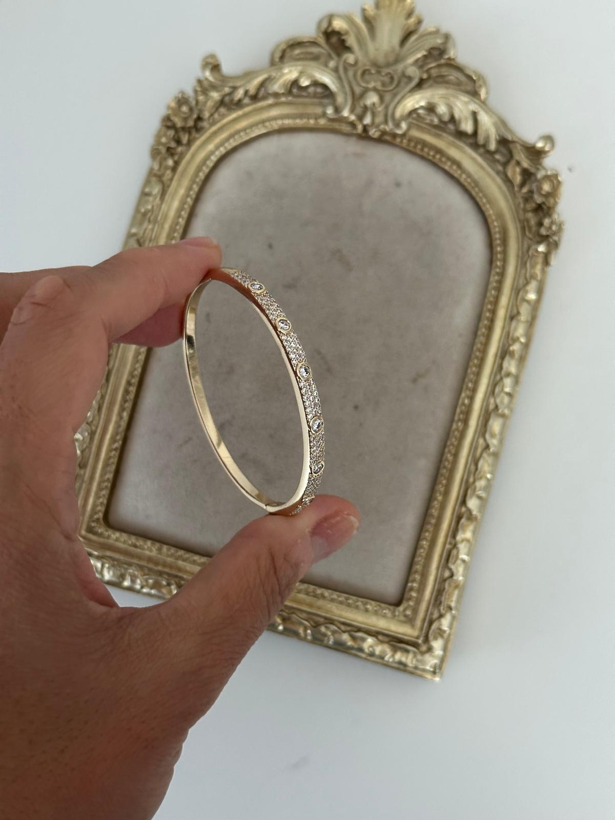 14K Gold Renkli Bebe Boy Montür Yuvarlak Taşlı Kelepçe