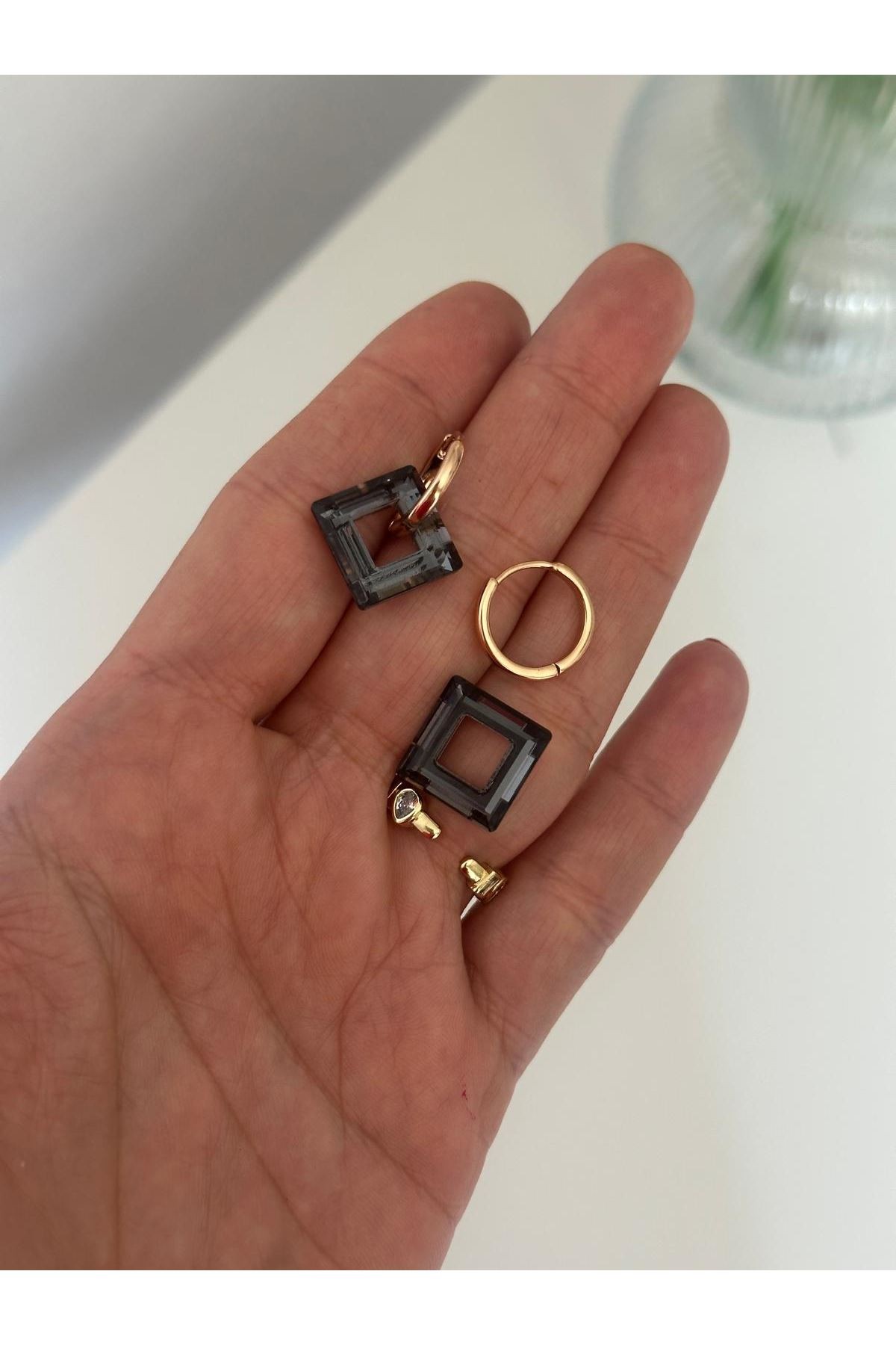 18K Rose Gold Renkli Halka Siyah Mineli Küpe