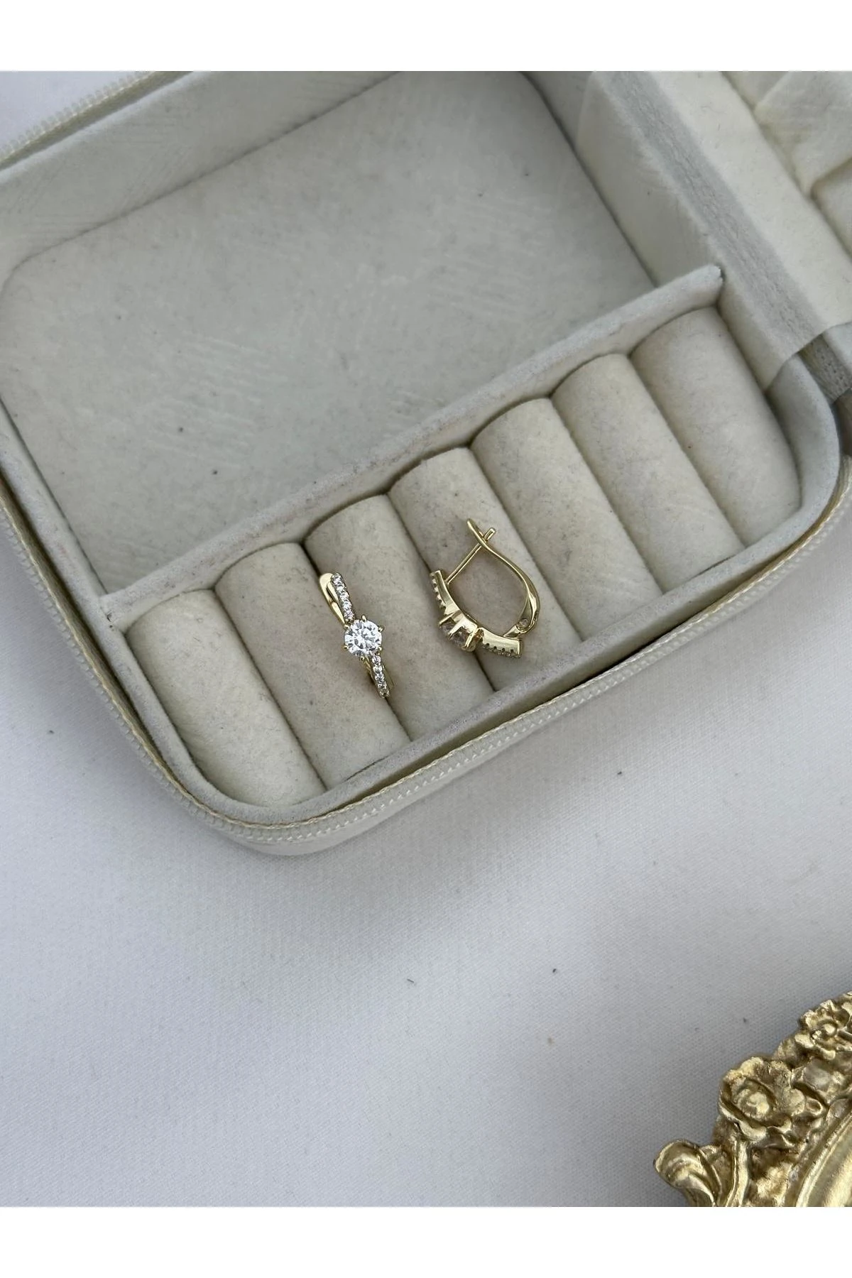 14K Gold Renkli  Lale Kesim Önü Montür Tek Taşlı Kuyum Model Küpe