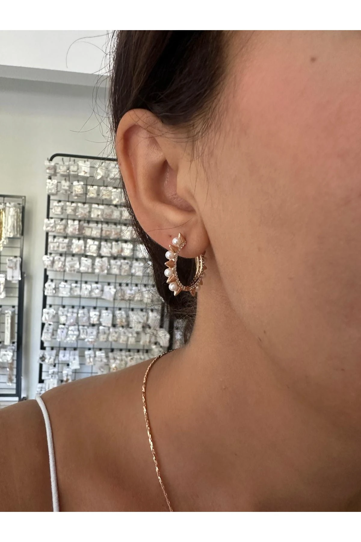 18K Rose Gold Renkli İnci Çivi Taşlı Model Orta Boy Küpe