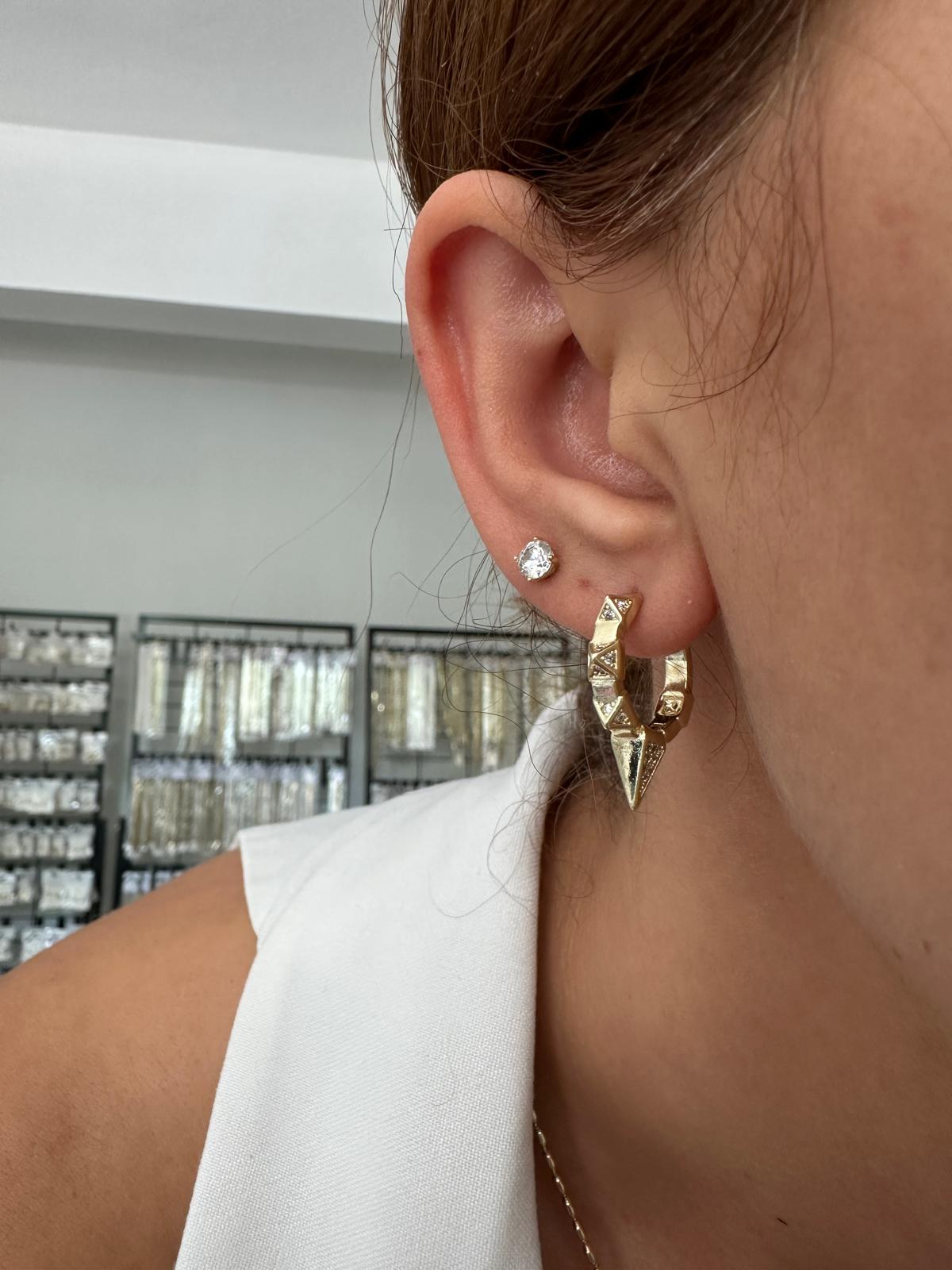 14K Gold Renkli Taşlı Çivi Kesim Halka Küpe