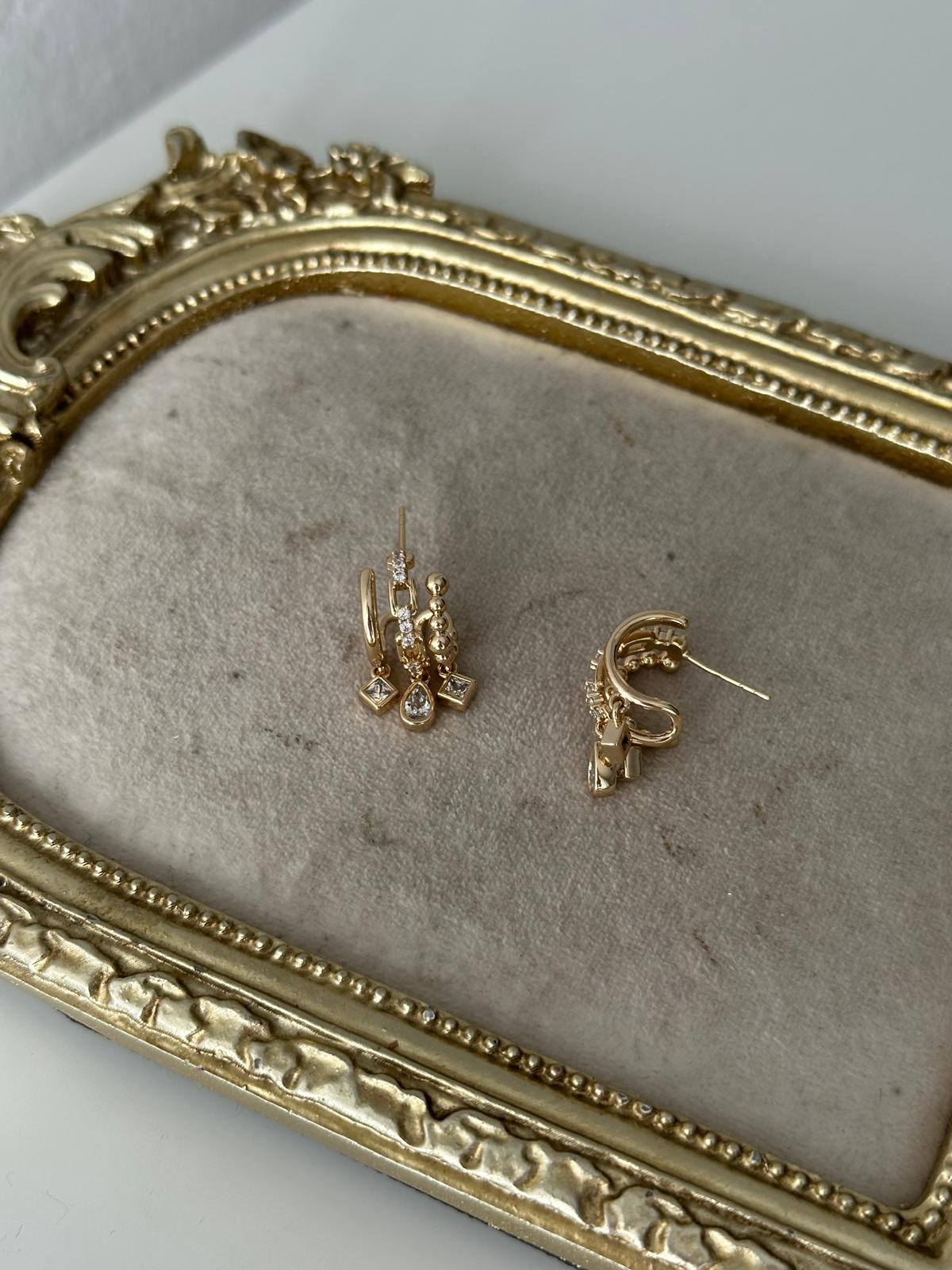 14K Gold Renkli Çoklu Görünüm Üçlü Geometrik Taşlı Küpe