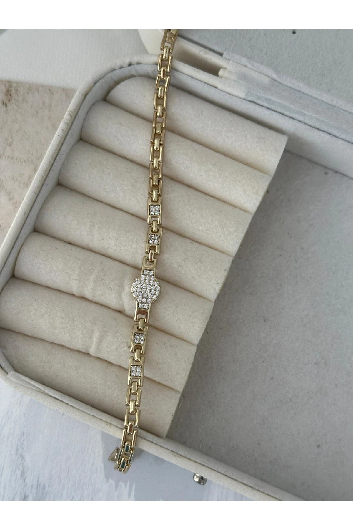 14K Gold Renkli  Ortası Yuvarlak Montür Taşlı Bileklik