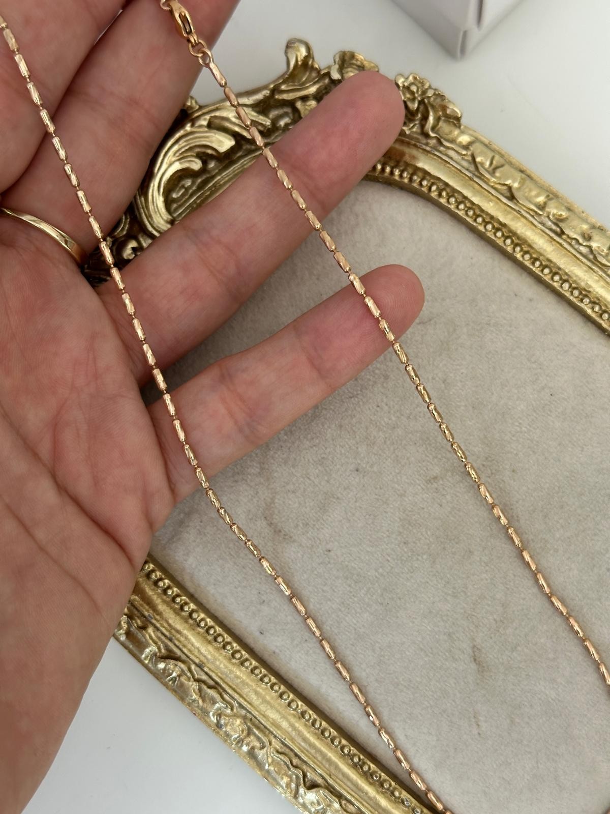 18K Gold Rose Silindir Topçuklu Kendinden Desenli Kolye