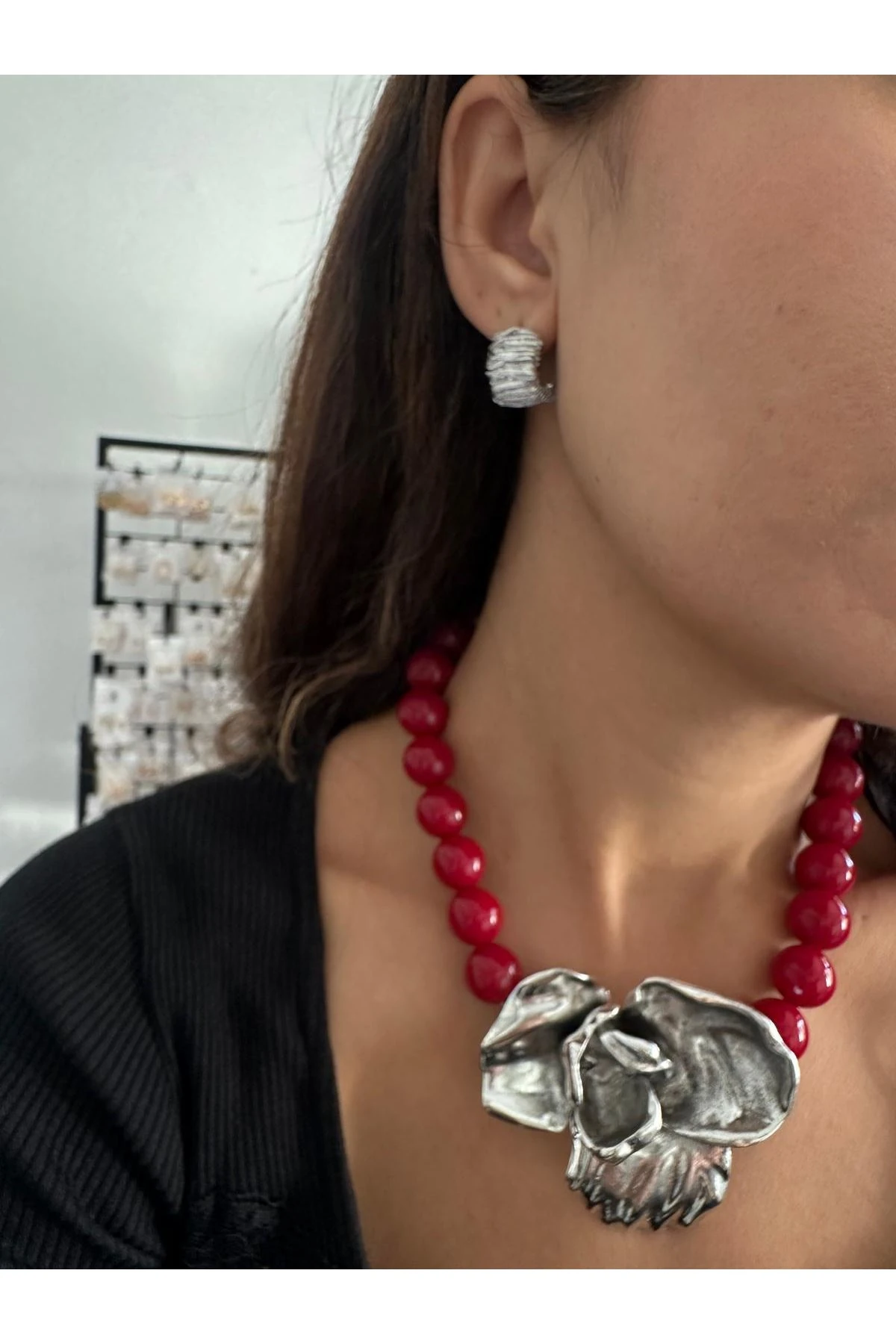 Orjmark  Vişne Gümüş Renkli Topçuklu Gül Detaylı Kolye