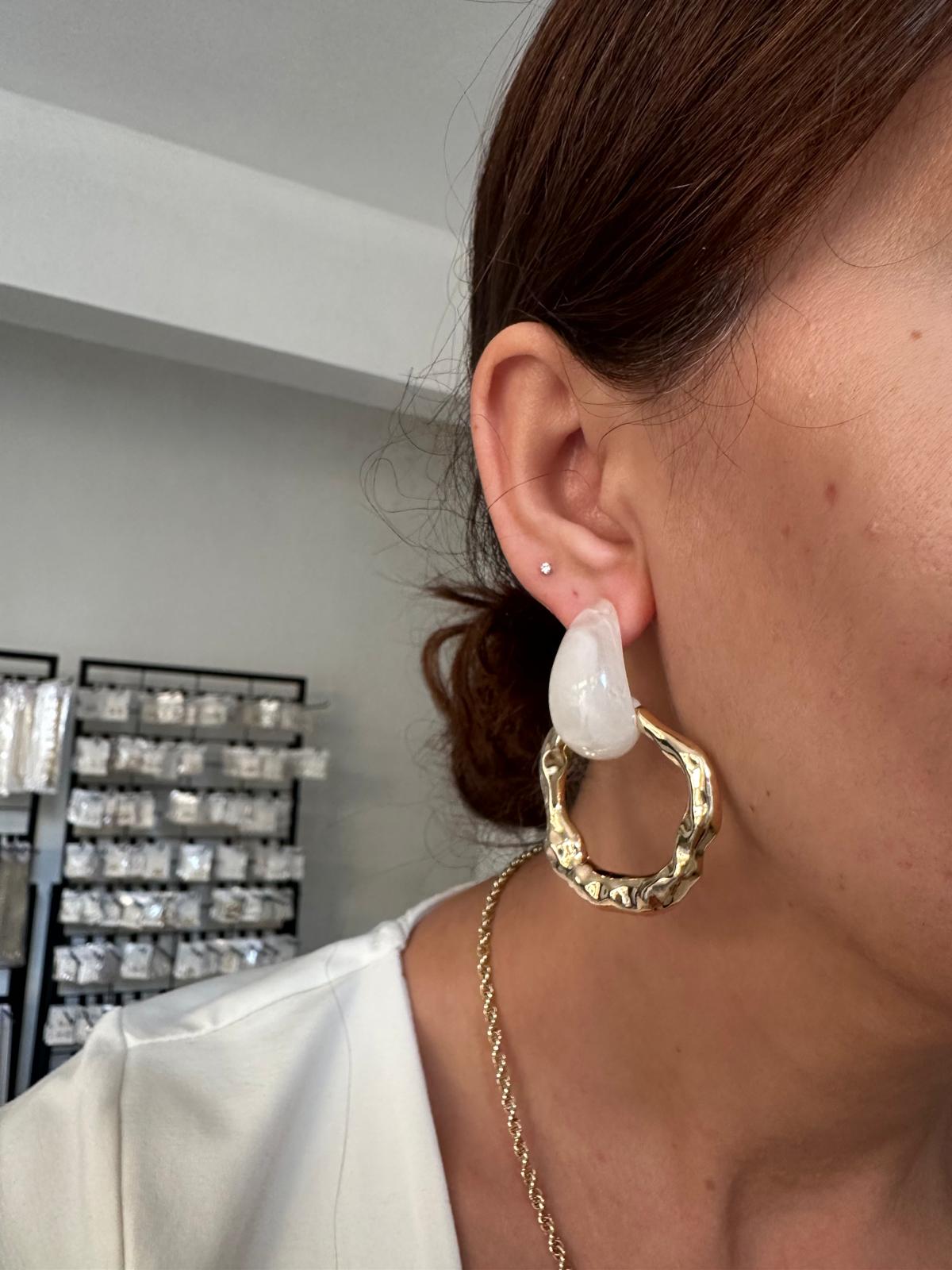 14K Gold Renkli Fil Dişi Asimetrik Detaylı Küpe