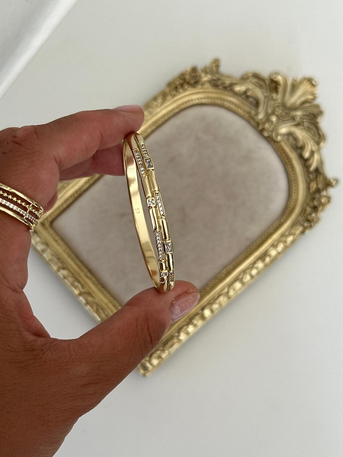 14K Gold Renkli İkili Görünüm Geometrik Sıra Taşlı Kelepçe
