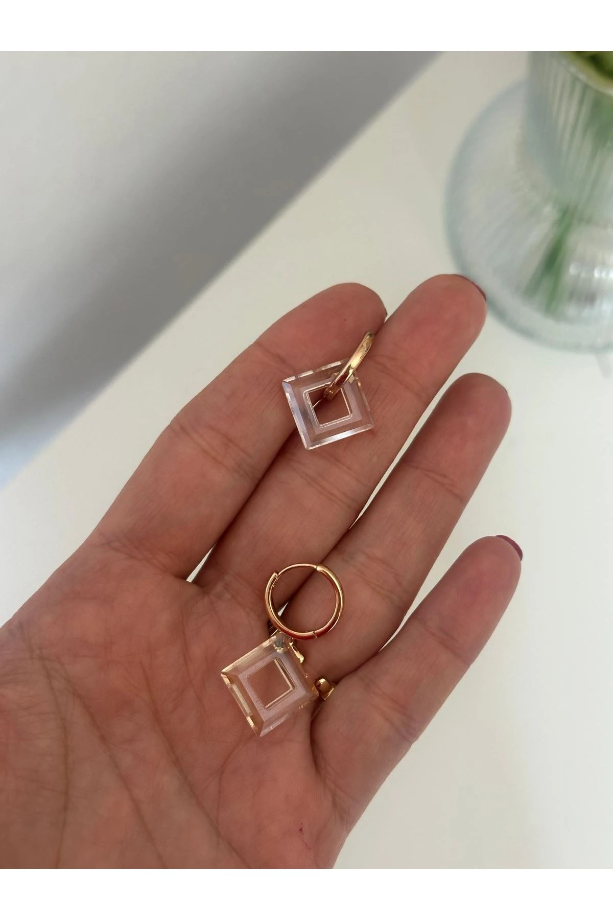 14K Gold Renkli  Halka Beyaz Mineli Küpe