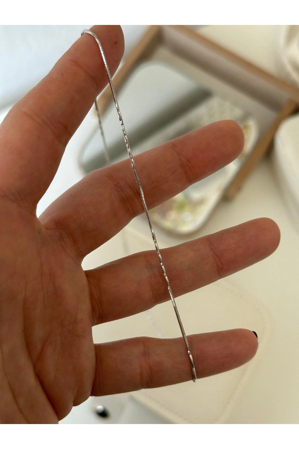 Gümüş Renkli İtalyan Parlak Kendinden Burgu Kesim Kolye