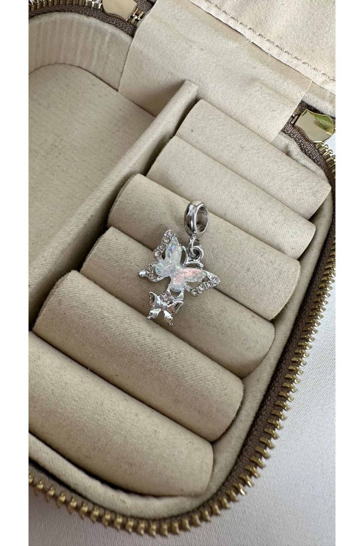 Beyaz Kelebek Charm