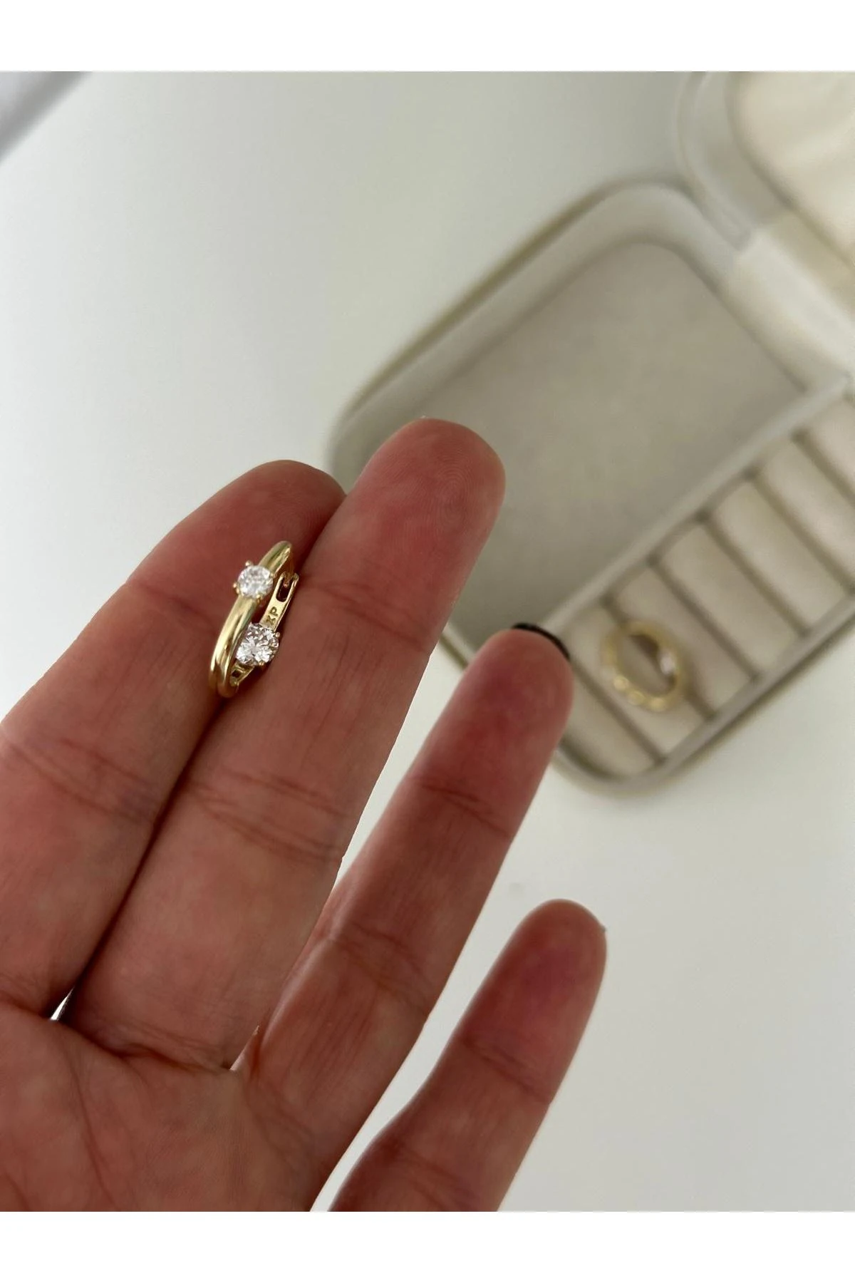 14K Gold Renkli Oval Form İçi Dışı Yuvaralak Taşlı Küpe