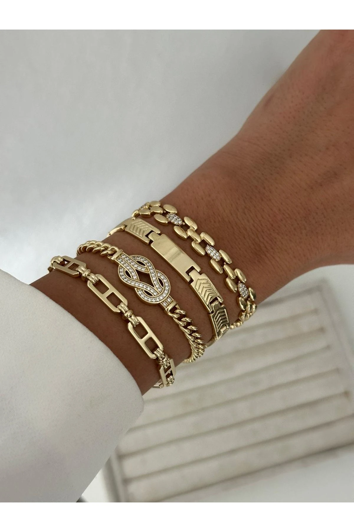 14K Gold Renkli Ortası Sonsuzluk Taşlı Örme Bileklik