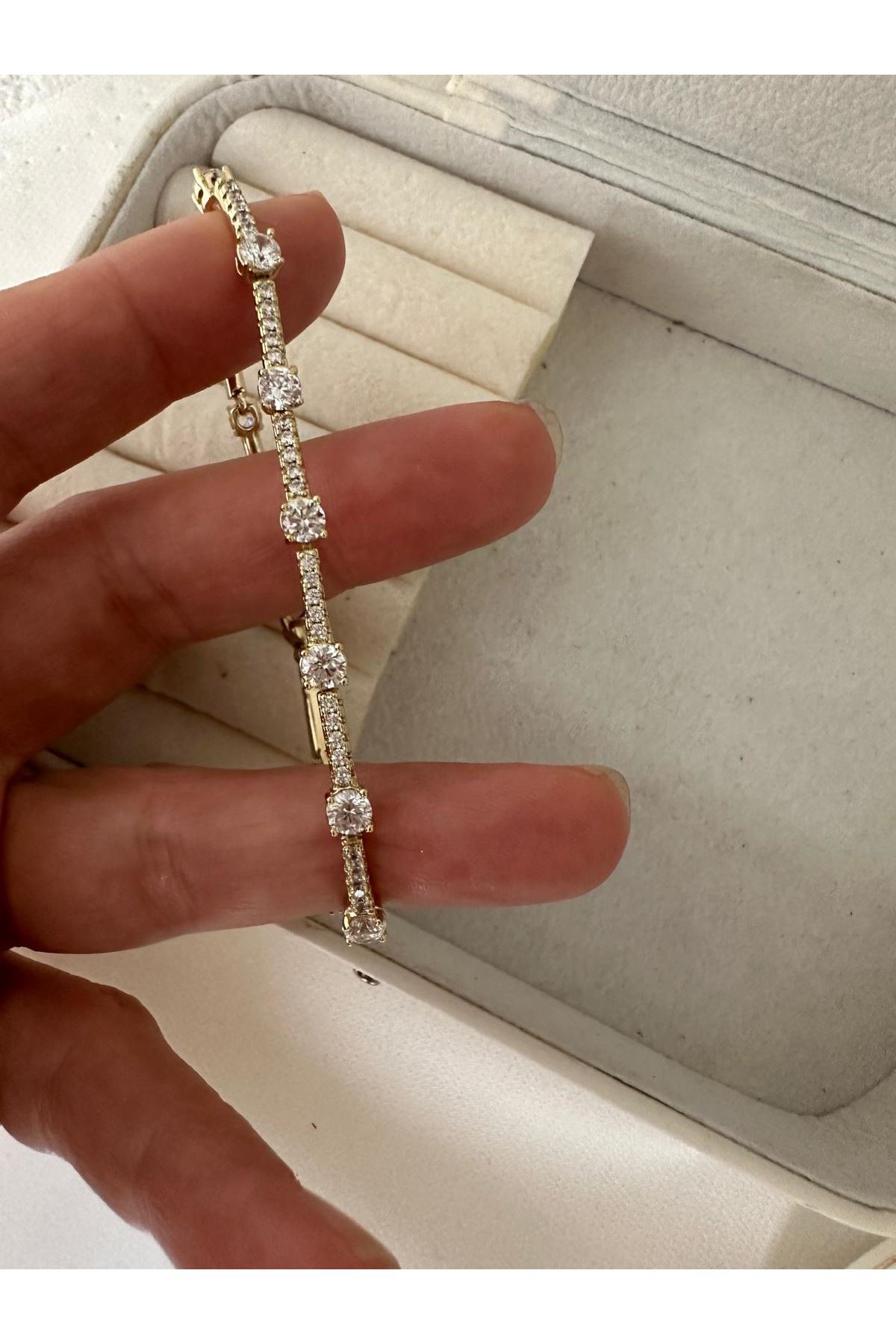 14K Gold Renkli  Araları Montür Yuvarlak Taşlı Bileklik