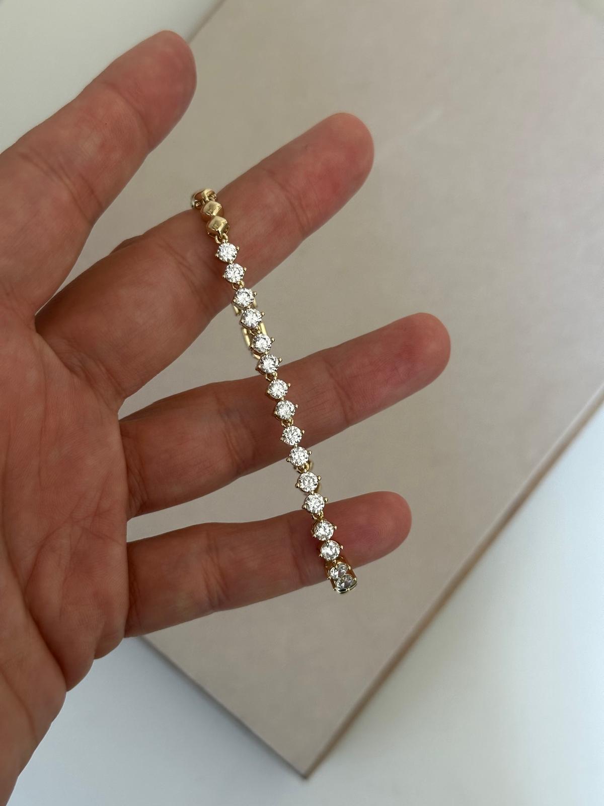 14K Gold Renkli Ortası Su Yolu Taşlı Beşgen Plakalı Bileklik