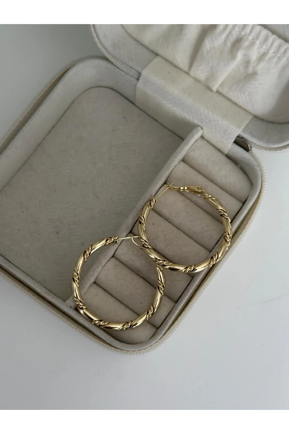 14K Gold Renkli Dolum Boru Araları Zincir Örme Detay Halka Küpe