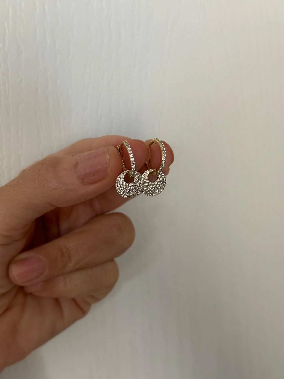 14K Gold Renkli Charmlı Yuvarlak Taşlı Halka Küpe