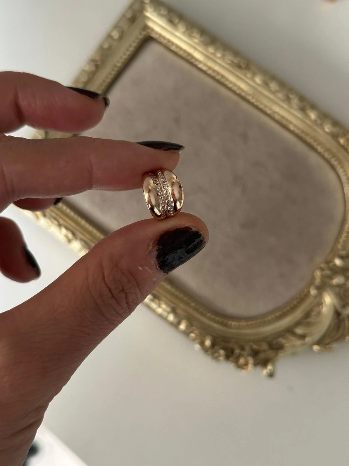 18K Rose Gold Ortası İki Şerit Taşlı Kıkırdak Küpe