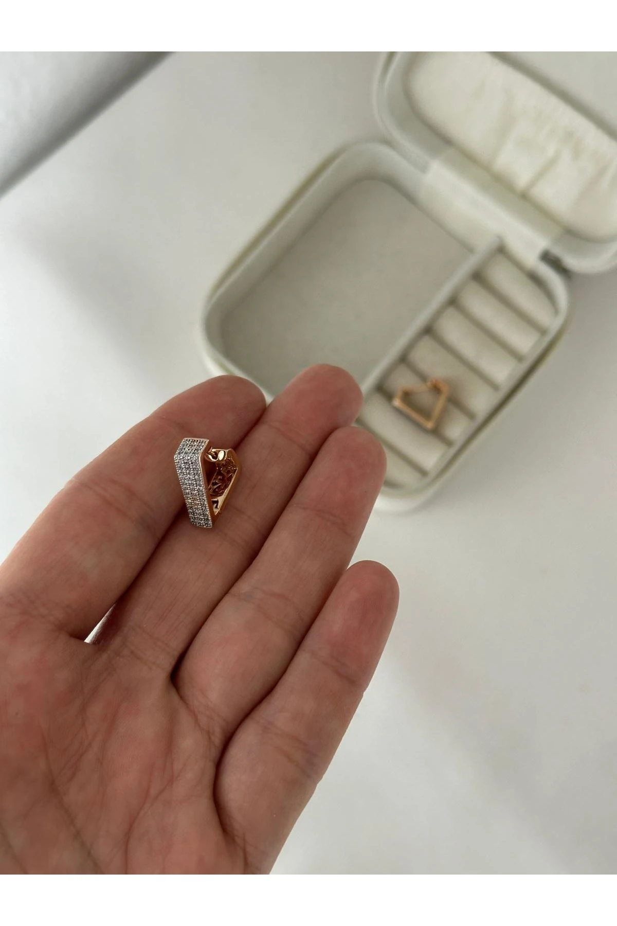 18K Rose Gold Renkli Mix Üçgen Taşlı Küpe
