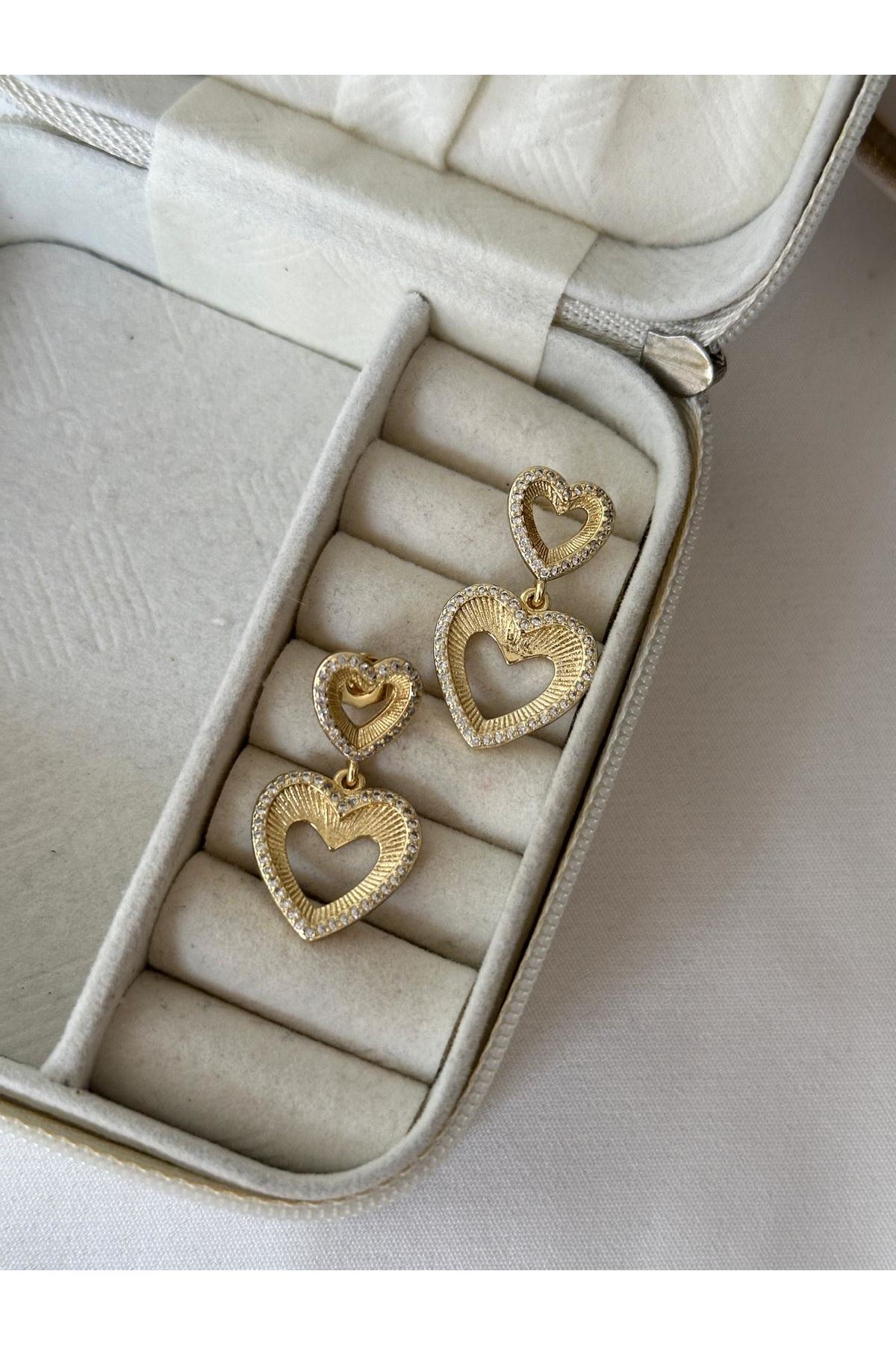 14K Gold Renkli  İkili Kalp Sarkık Varaklı Kenarları İnce Montür Taşlı Küpe