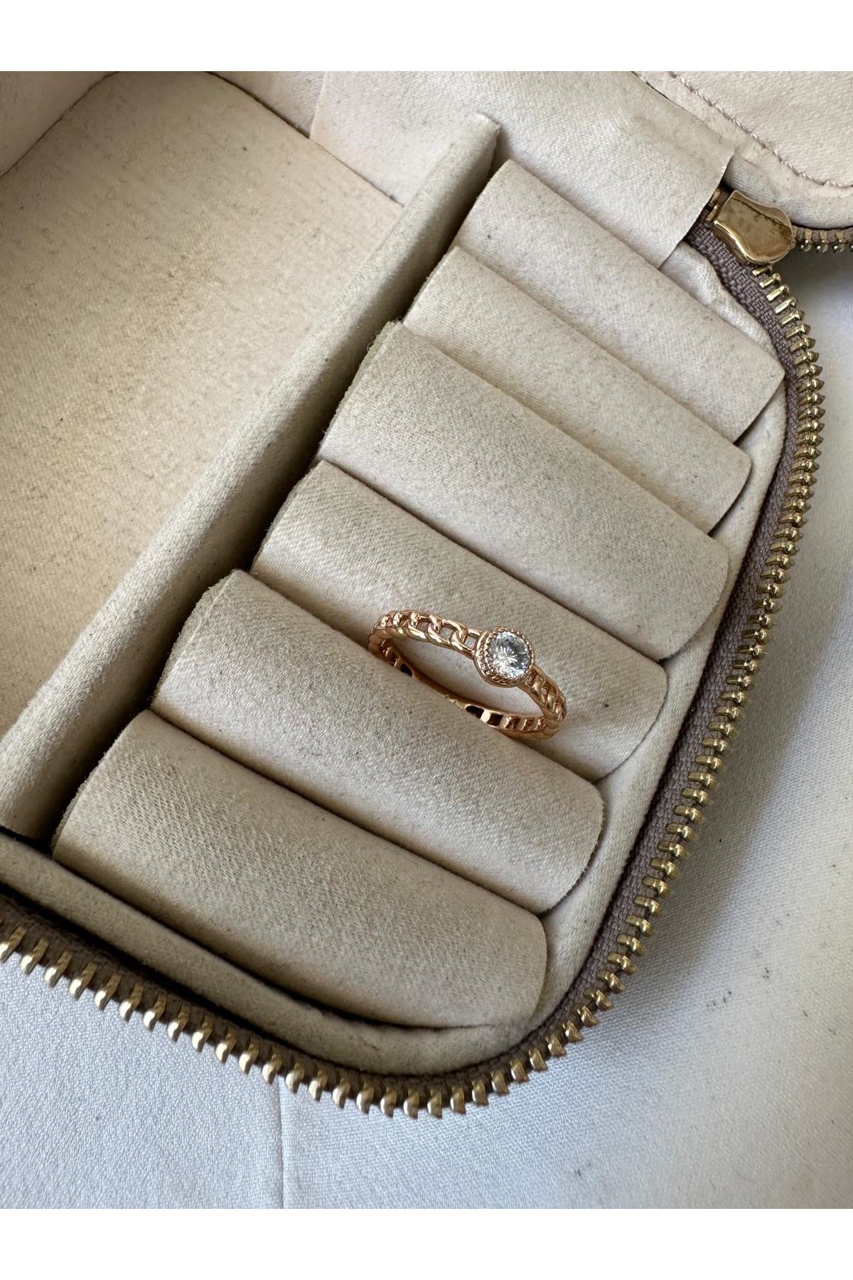 18K Rose Gold Renkli Ortası Yuvarlak Taşlı Kenarları Örgü Zincir Yüzük