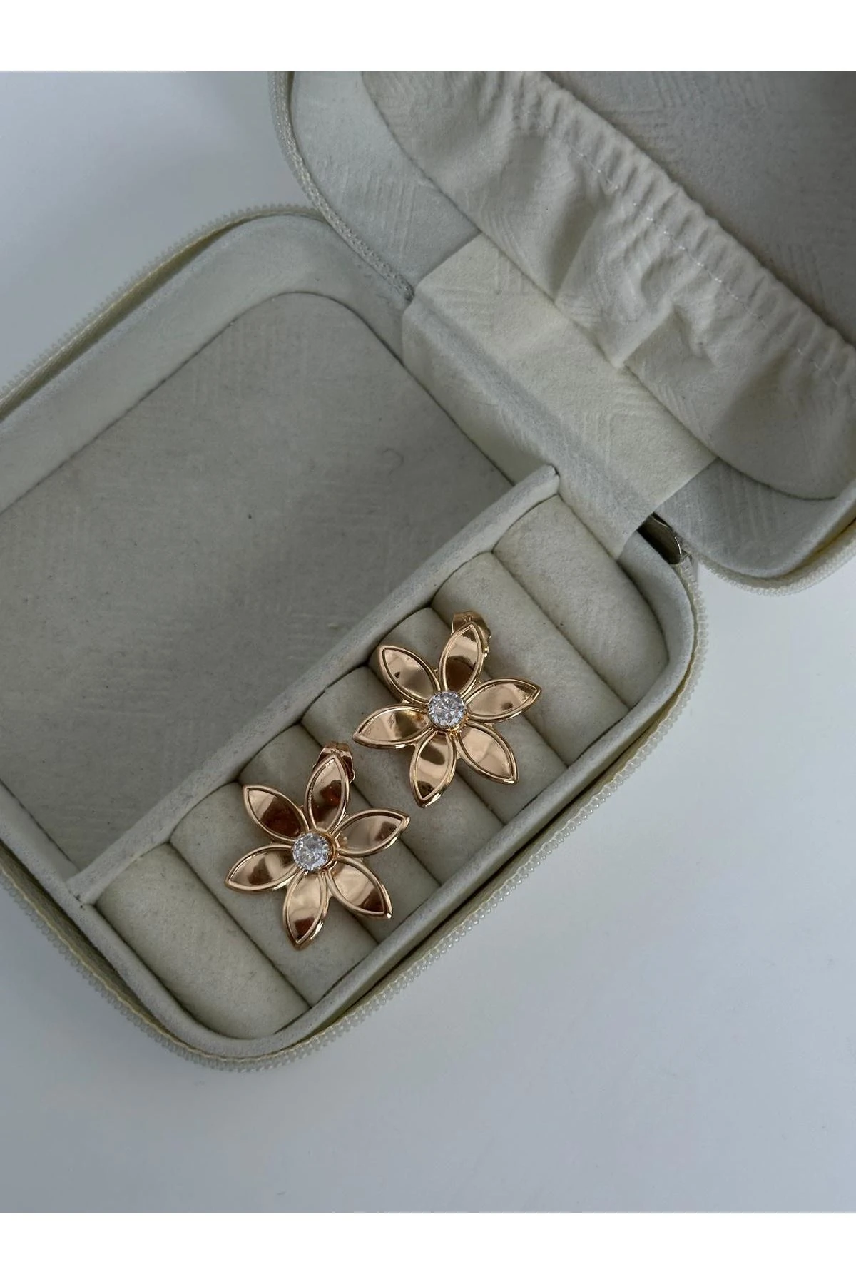 18K Rose Gold Renkli Çiçek Ortası Tek Taş Küpe