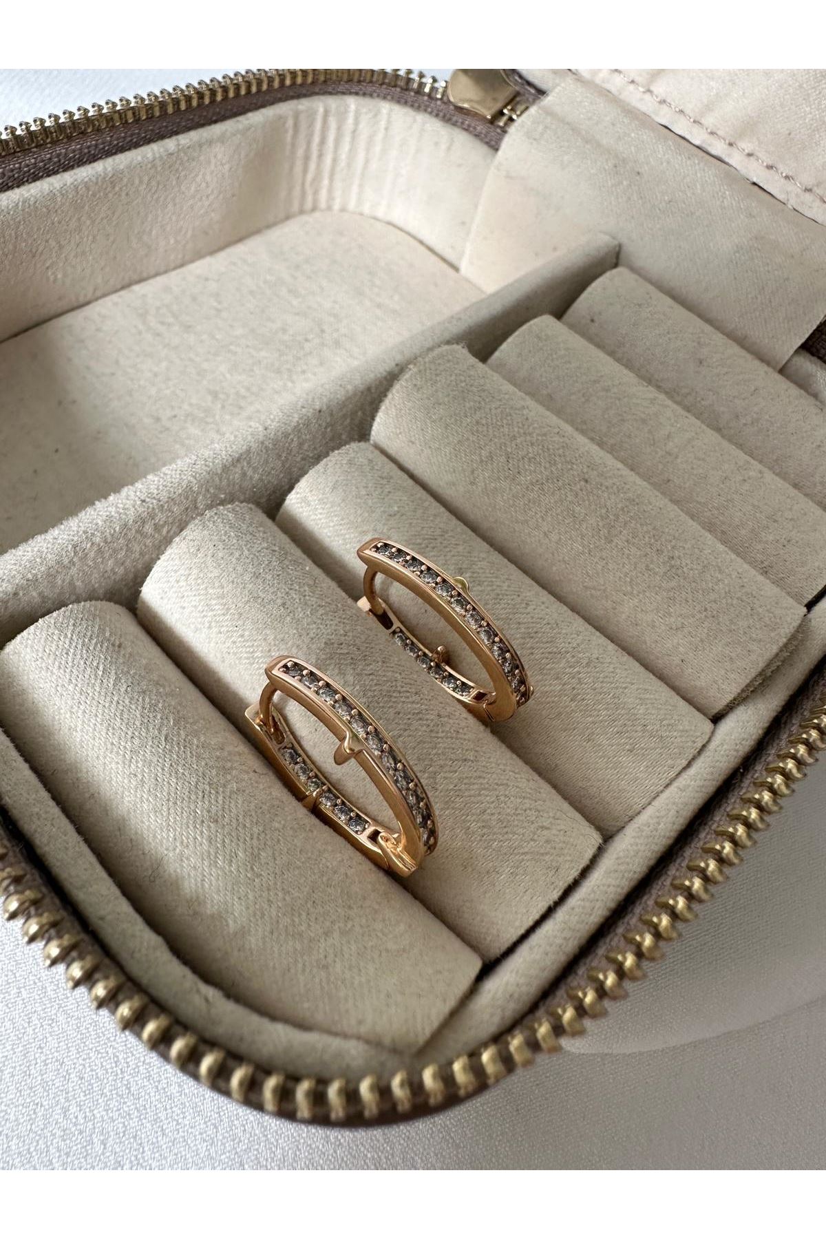 18K Rose Gold Renkli Oval Form İçi Dışı Taşlı Çivili Küpe