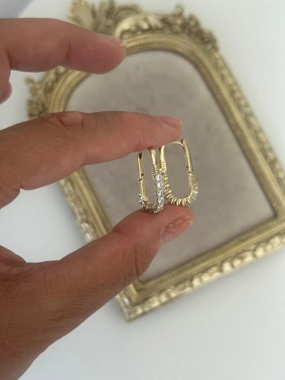 14K Gold Renkli Lale Form Çok Saran Sıra Parlak Taşlı Küpe