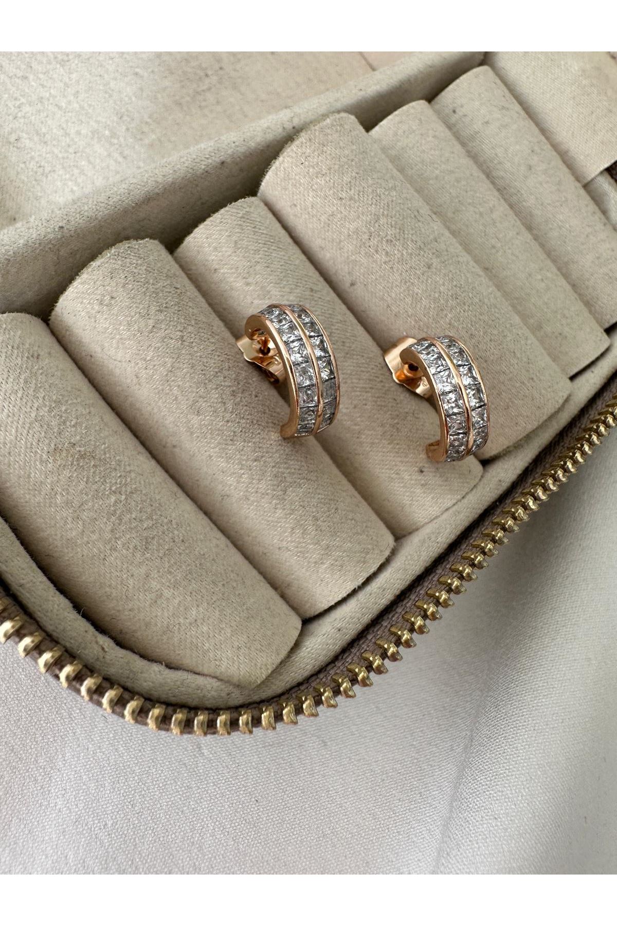 18K Rose Gold Renkli Minimal Yarım Ay Çift Küp Sıra Taşlı Küpe