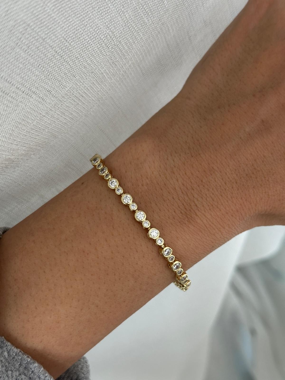 14K Gold Renkli Küçüklü Büyüklü Su Yolu Taşlı Bileklik