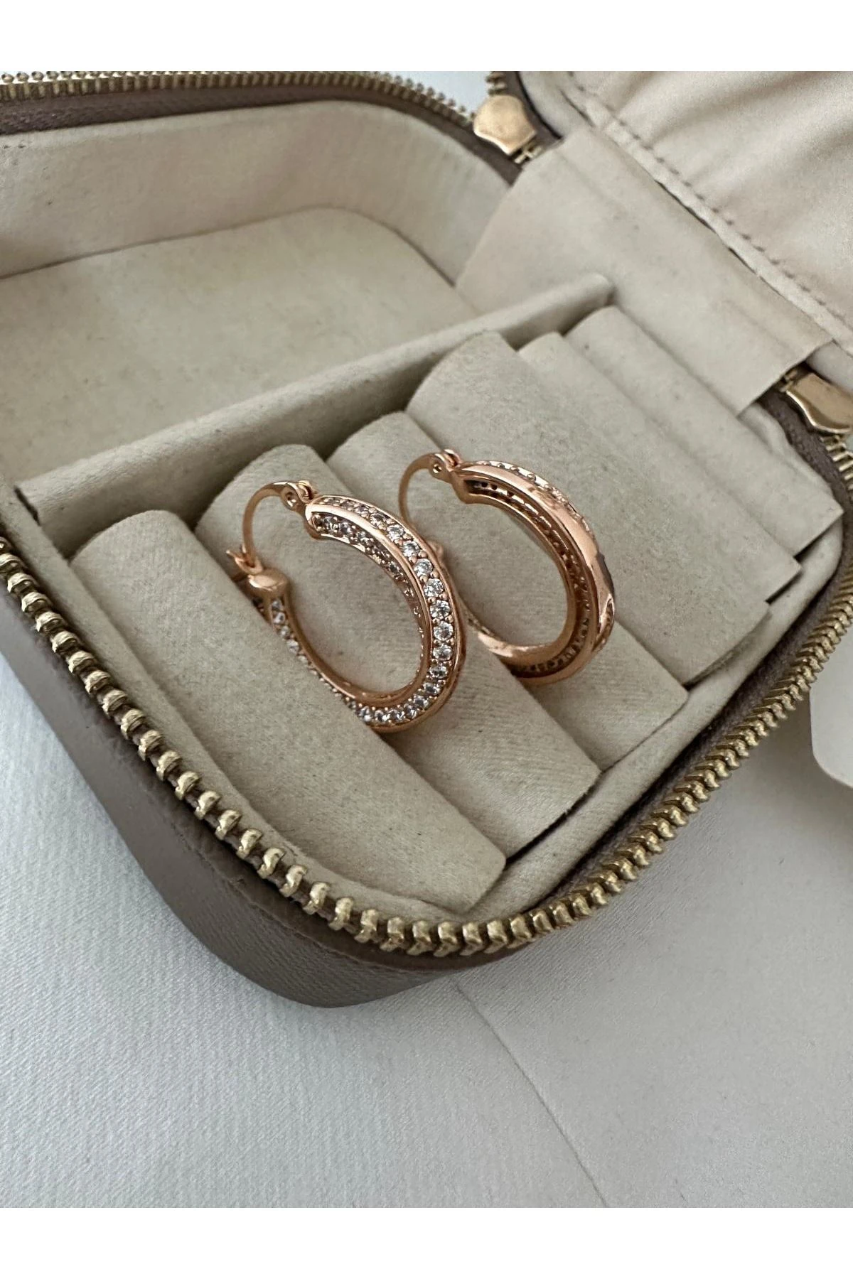 18K Rose Gold Renkli Halka Döner Full Taşlı Çengel Halka Küpe