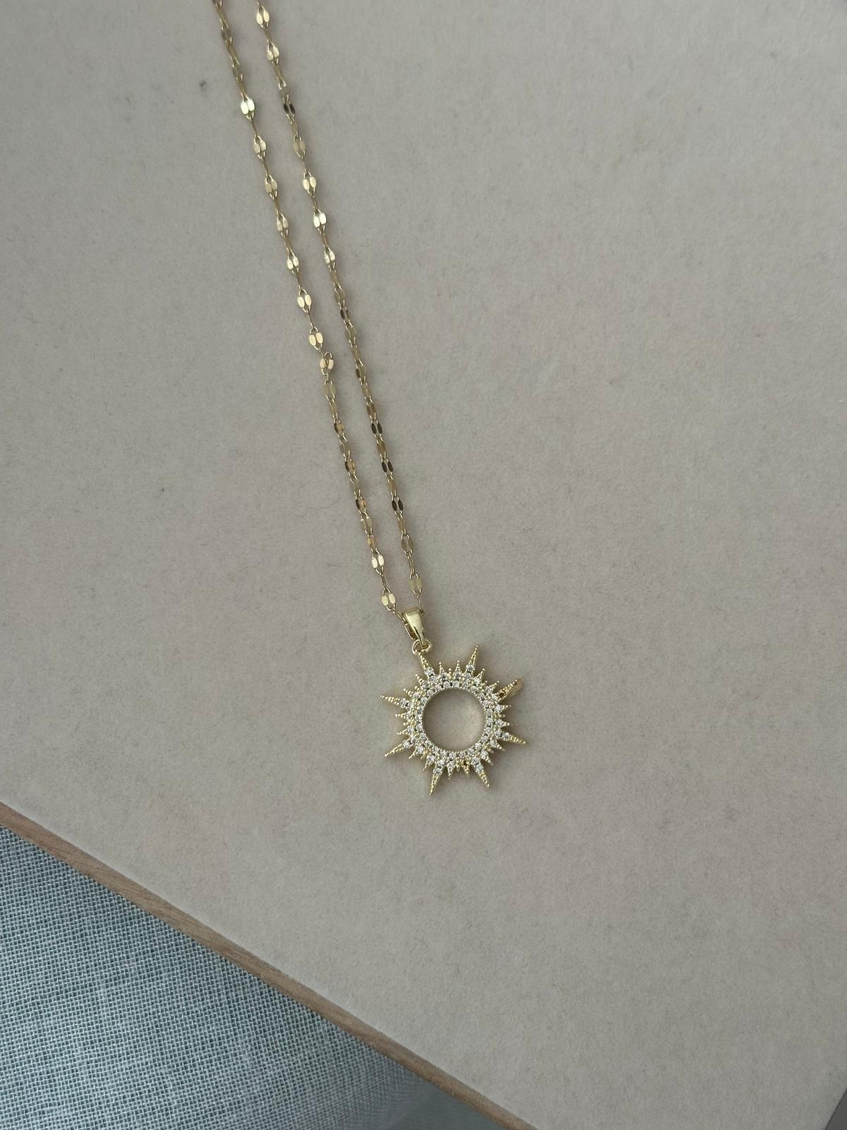 Gold Renkli Güneş Taşlı Balık Pul Zincir Kolye