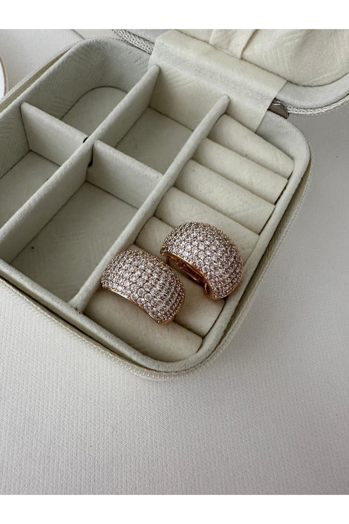 18K Rose Gold Renkli Bomb Kesim Yuvarlak Halka Ful Montür Taşlı Küpe