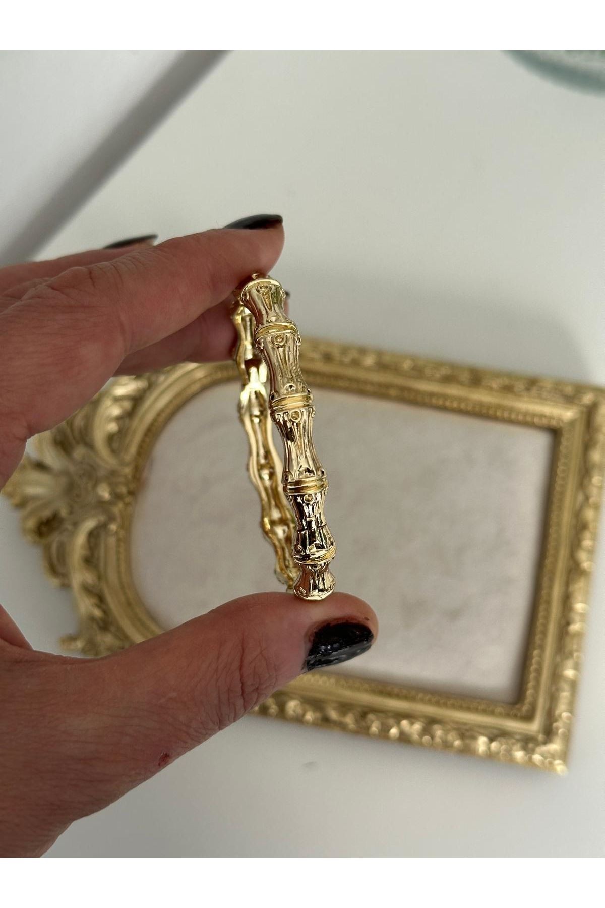14K Gold Renkli Modern Kesim Bombe Desenli Yuvarak Kesim Kelpçe