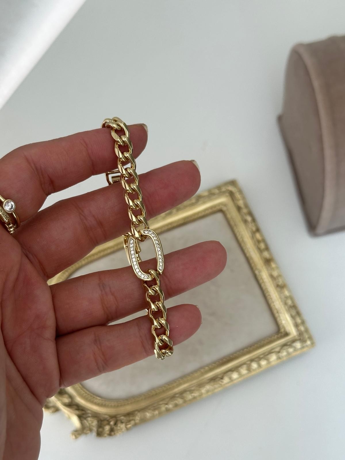 14K Gold Renkli Kalın Zincir Ortası Oval Geçme Montür Taşlı Bileklik
