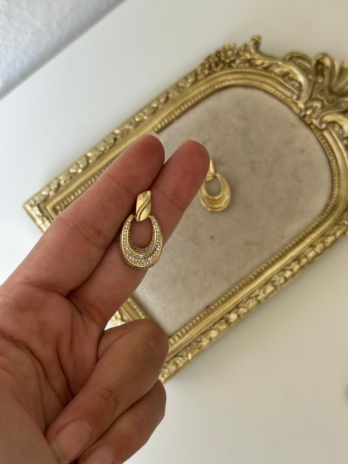 14K Gold Renkli Oval Üç Sıra Dolama Taşlı Plaka Kesim Küpe