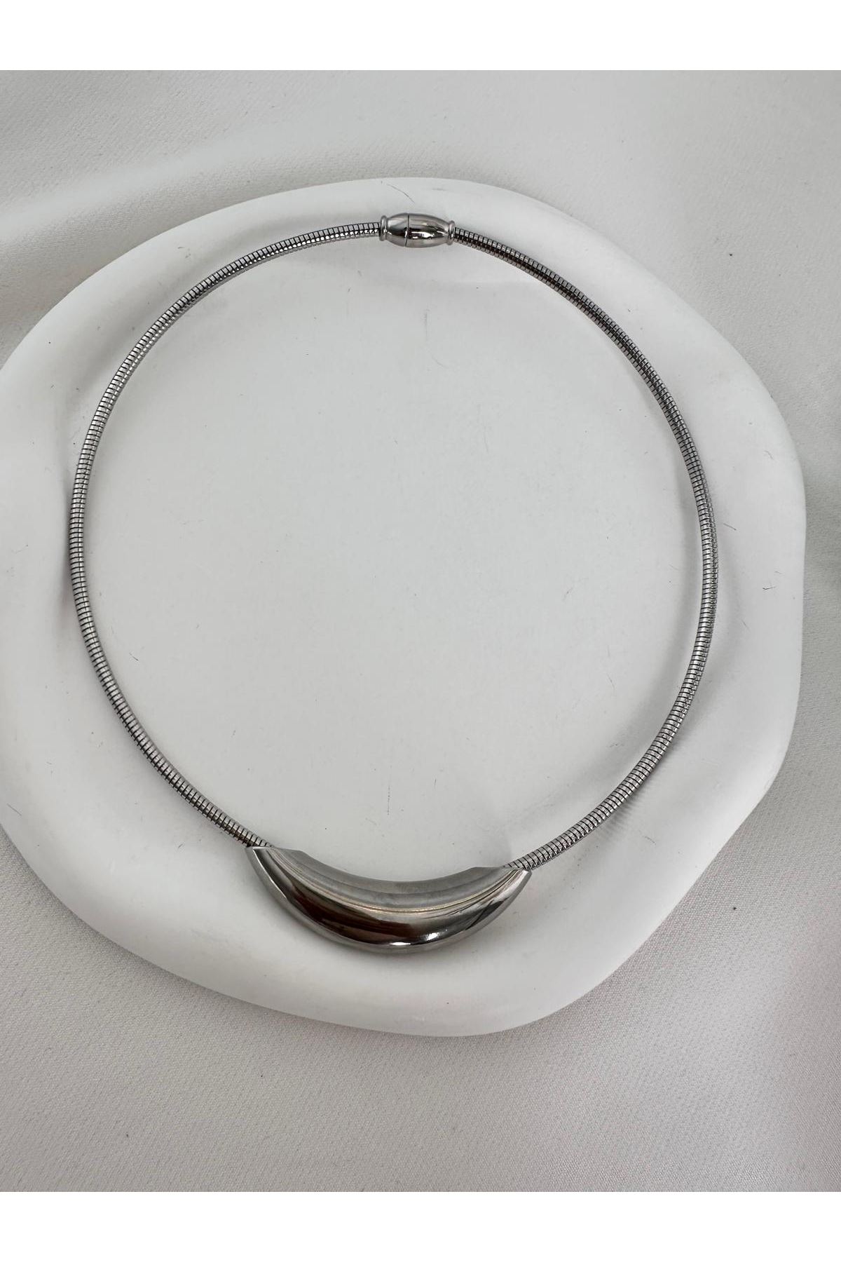 Gümüş Renkli Yumuşak Ortası Oval Kesim Mıknatıslı Choker