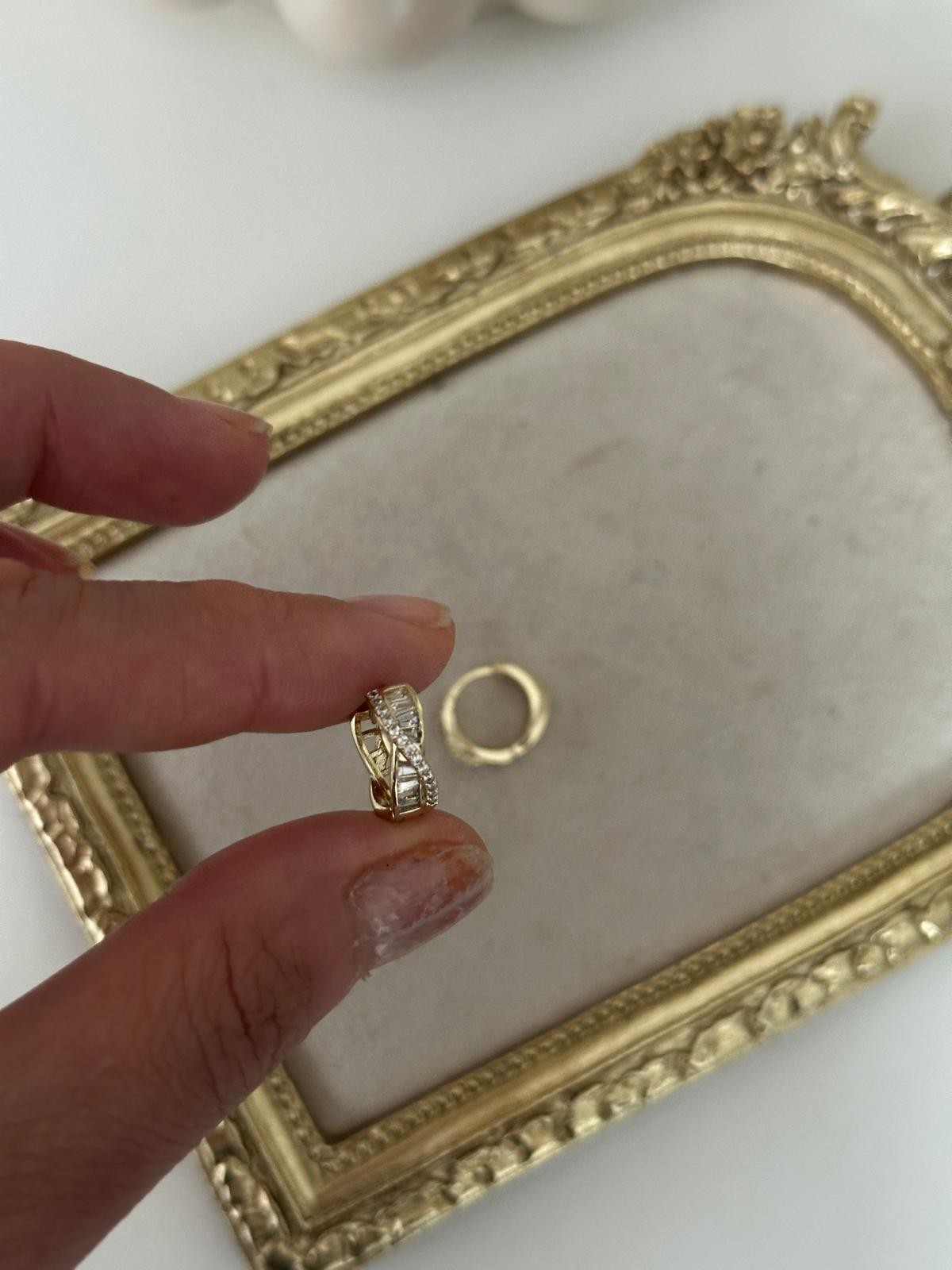14K Gold Kristal Sıra Taşlı Dolama Halka Premium Küpe