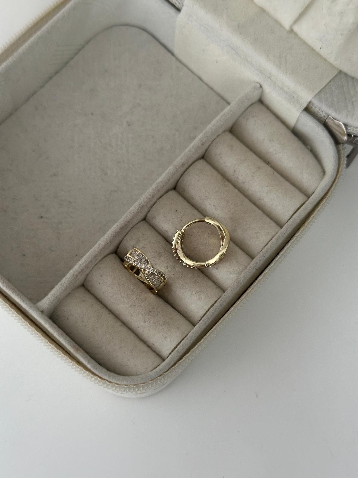 14K Gold Kristal Sıra Taşlı Dolama Halka Premium Küpe