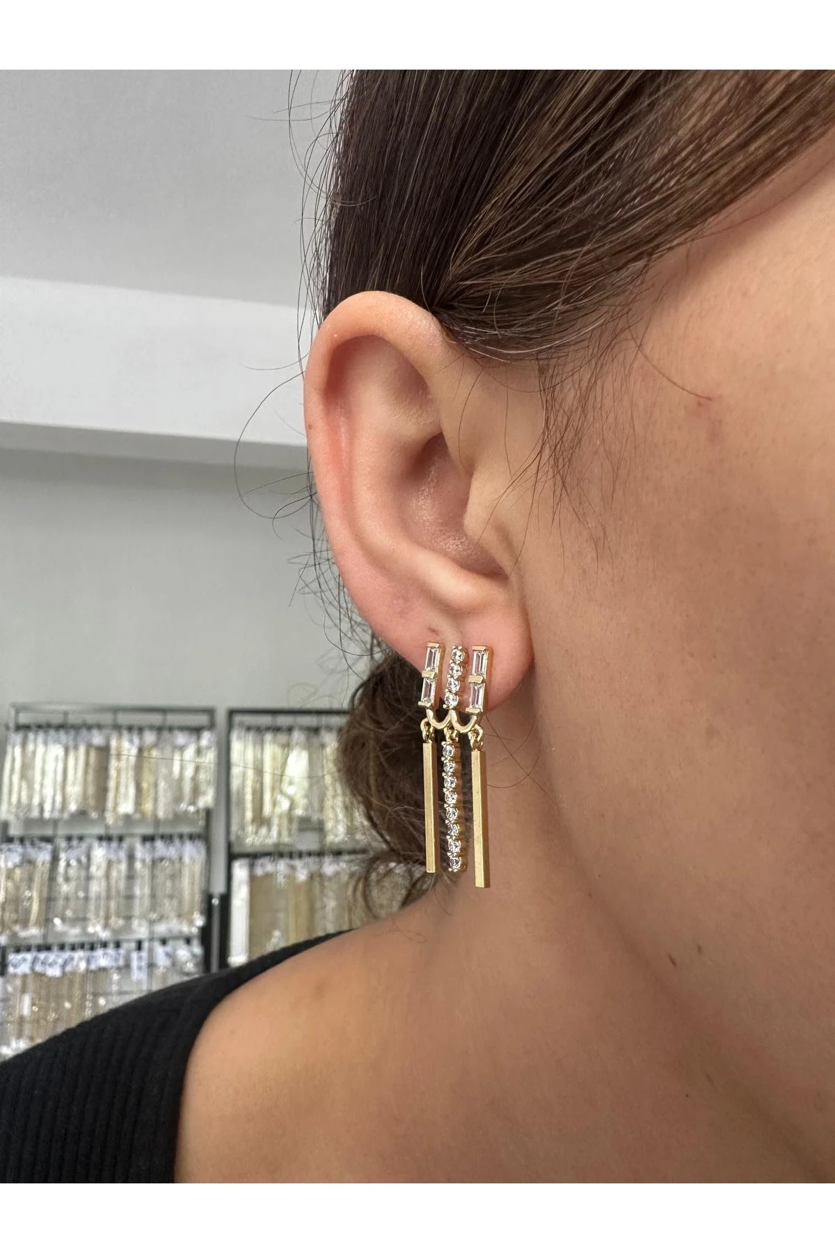 14K Gold Renkli Üç Çubuklu Kristal Taşlı Sarkık Küpe