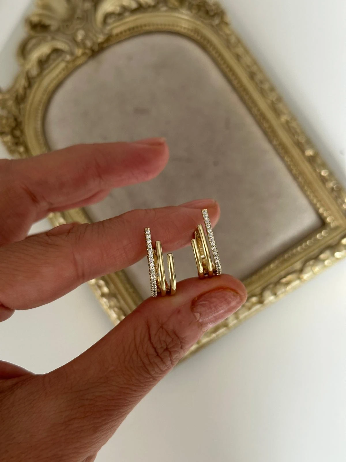 14K Gold Renkli Üçlü Halka Çubuk Kesim Küpe