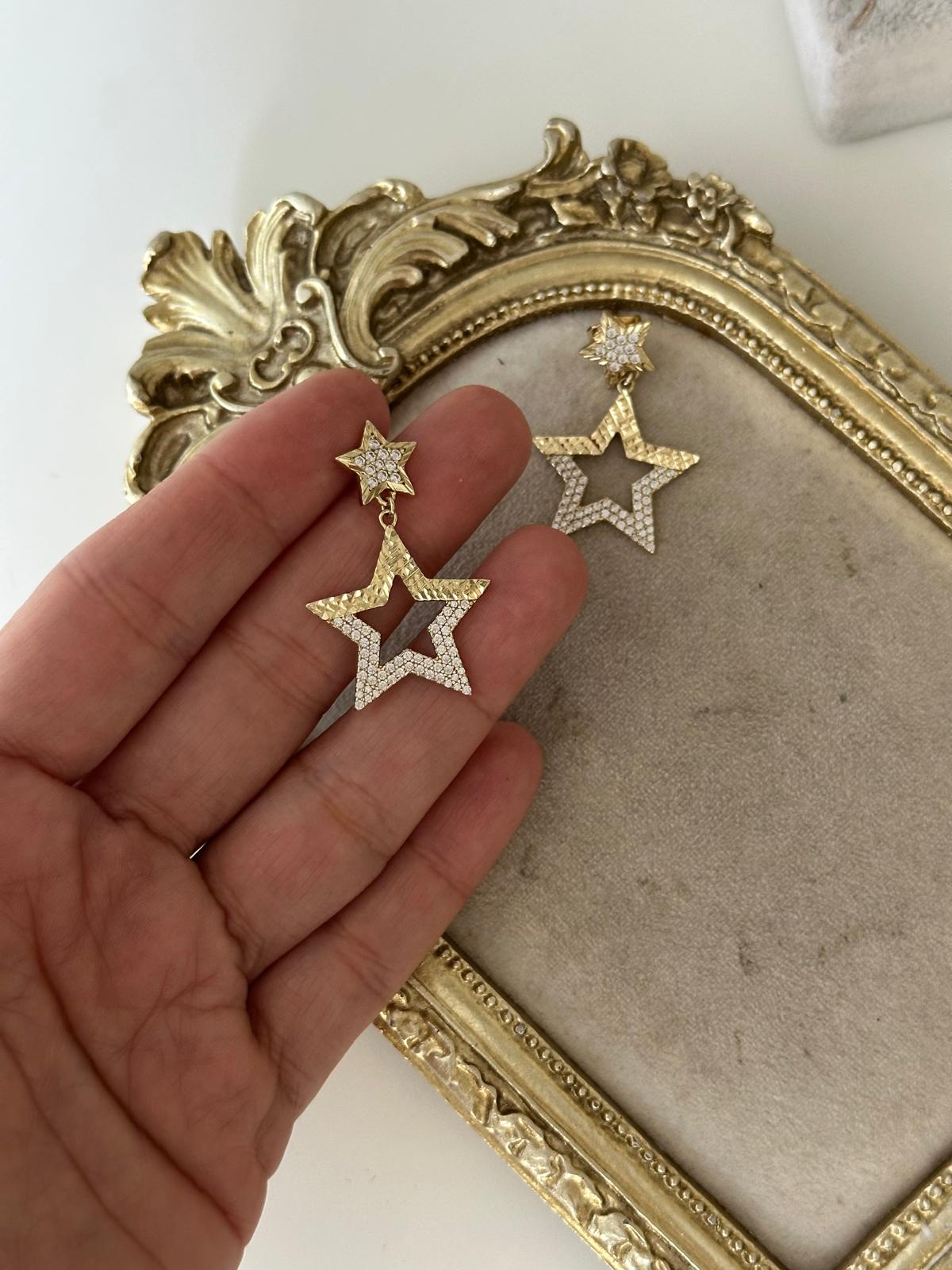 14K Gold Renkli Yıldız Varak Desenli Montür Taşlı Sarkıt Küpe