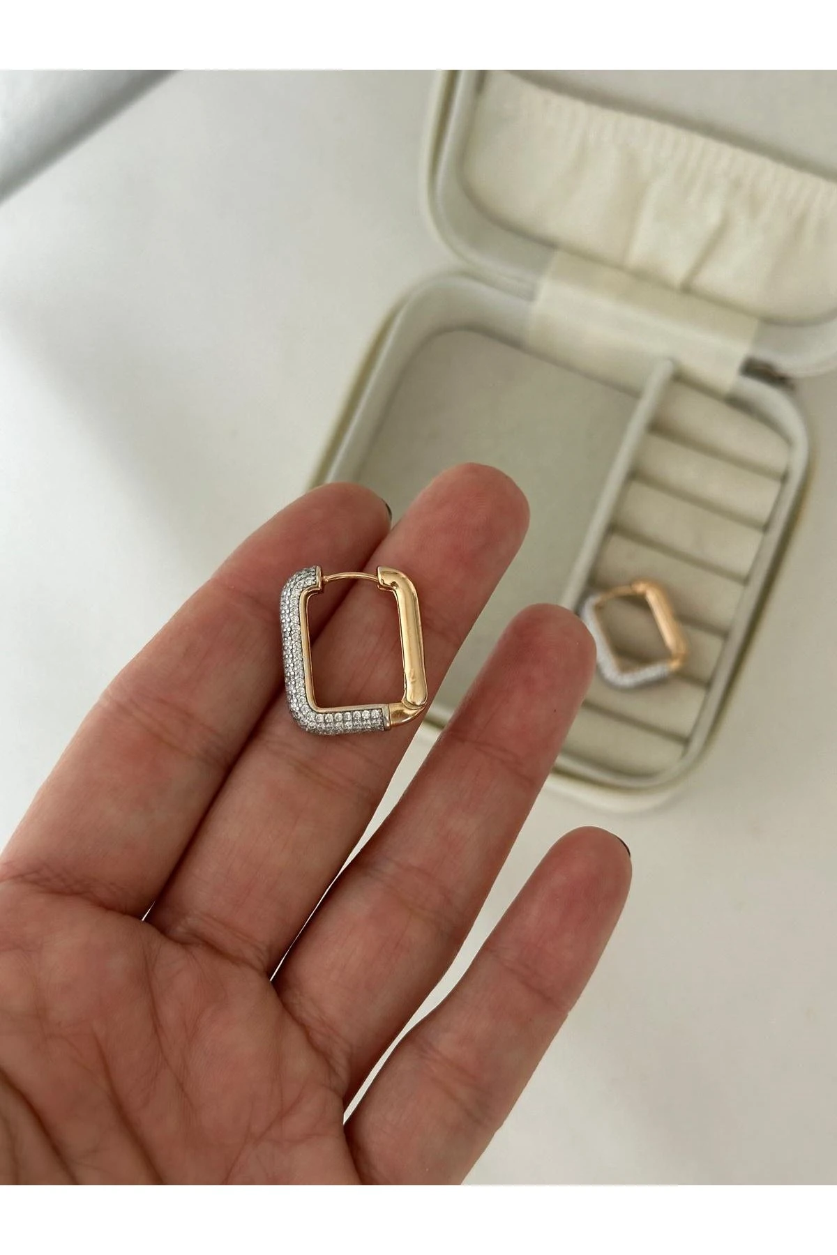 18K Rose Gold Renkli Mix Dikdörtgen Kesim Önü Full Taşlı Küpe