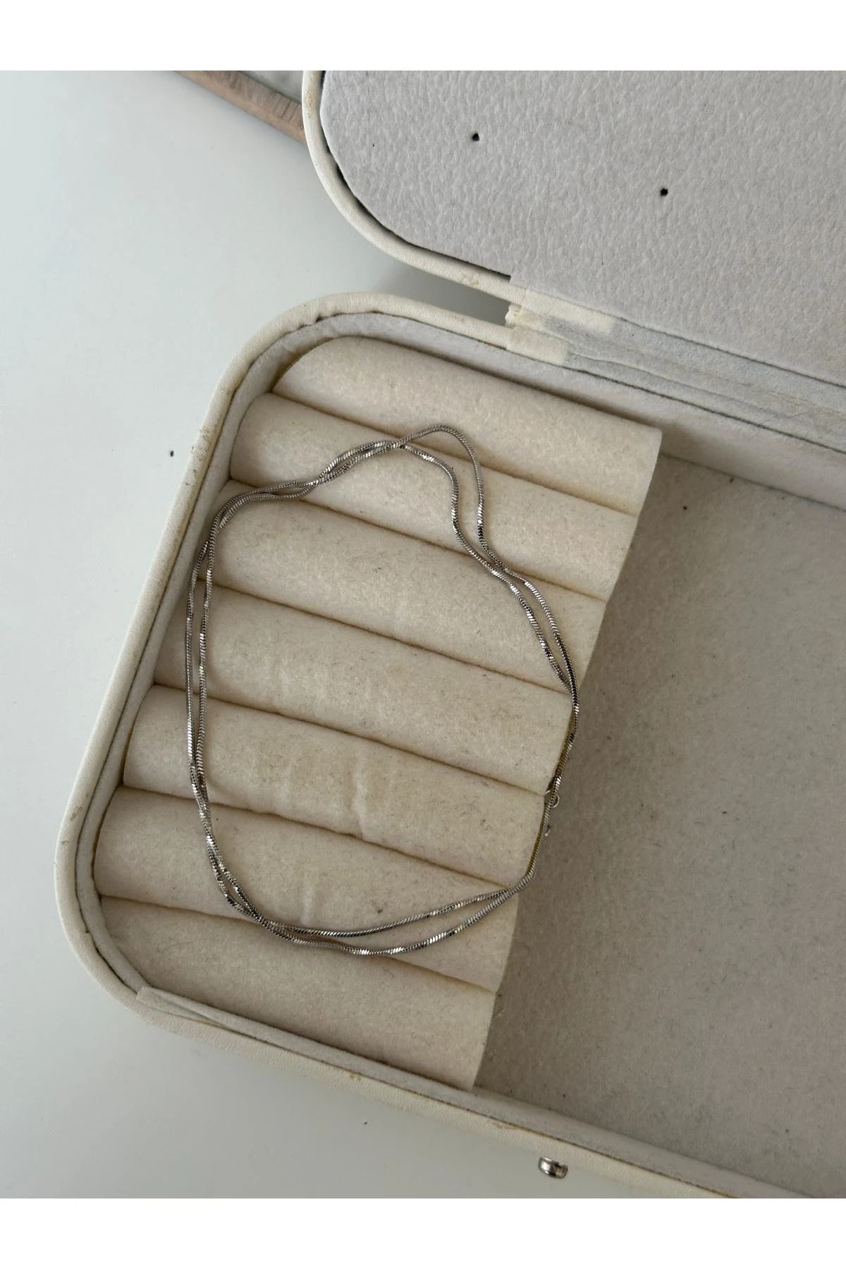 Gümüş Renkli İtalyan Parlak Kendinden Burgu Kesim Kolye