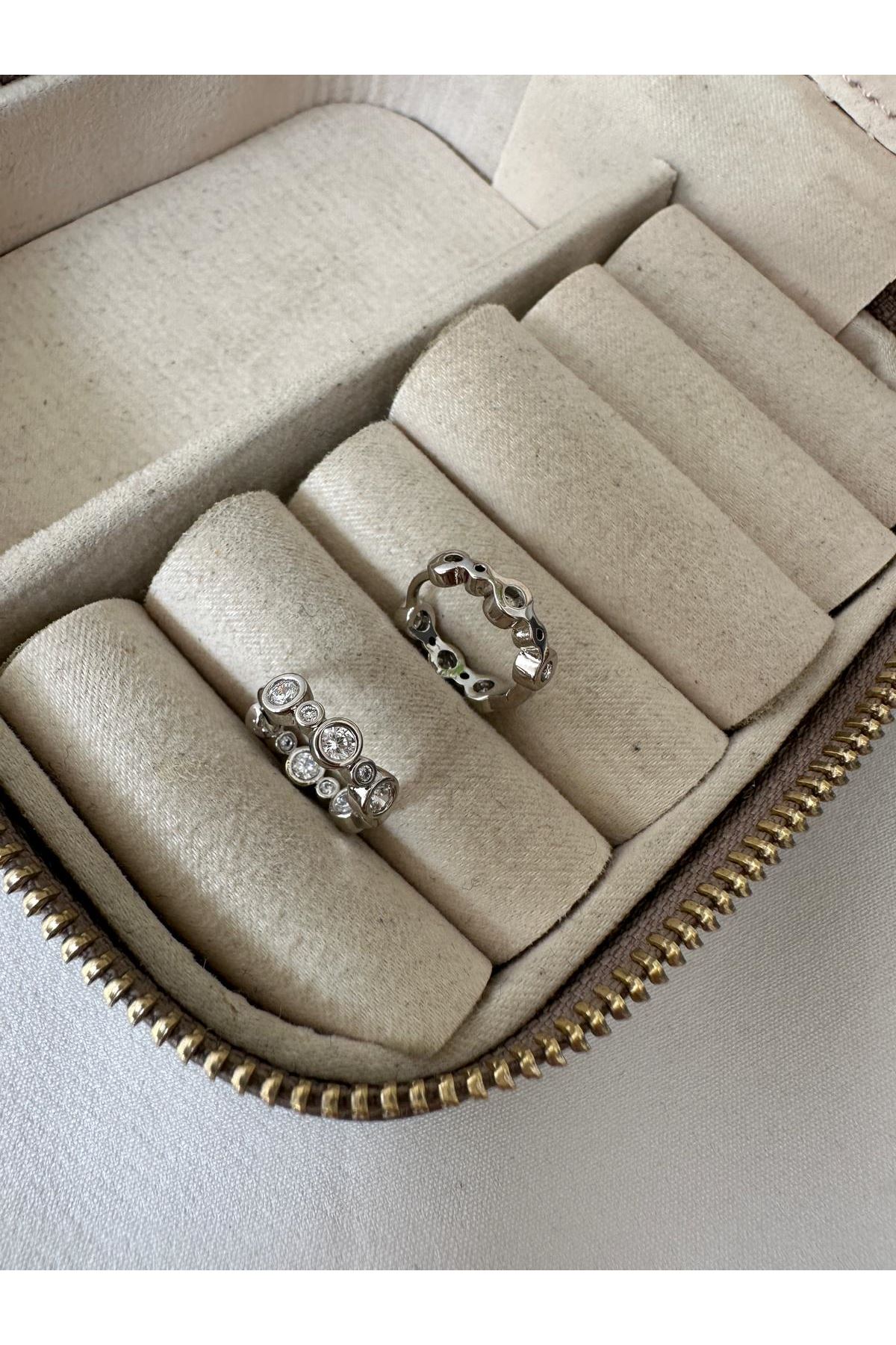 Gümüş Renkli Küçük İçi Dışı Yuvarlak Taşlı Halka Küpe
