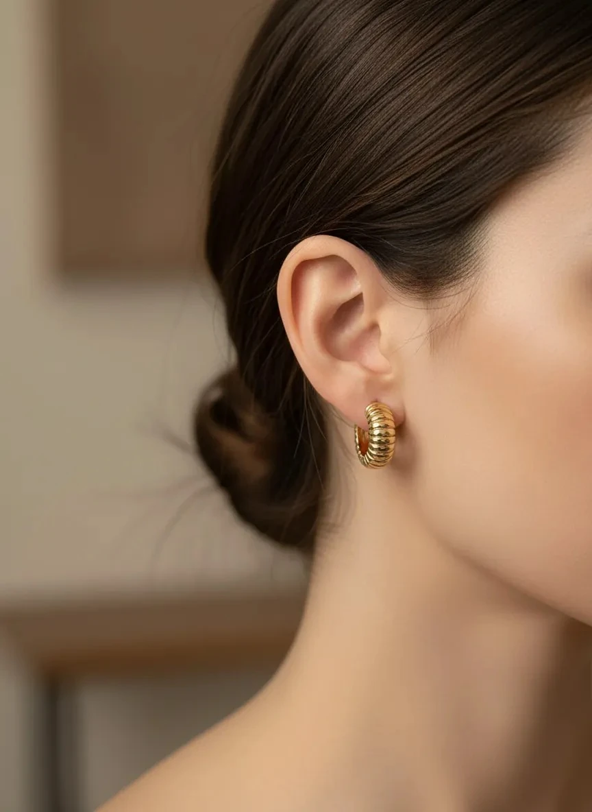 14K Gold Renkli Kuyum Halka Tombul Şerit Burgu Detay Küpe