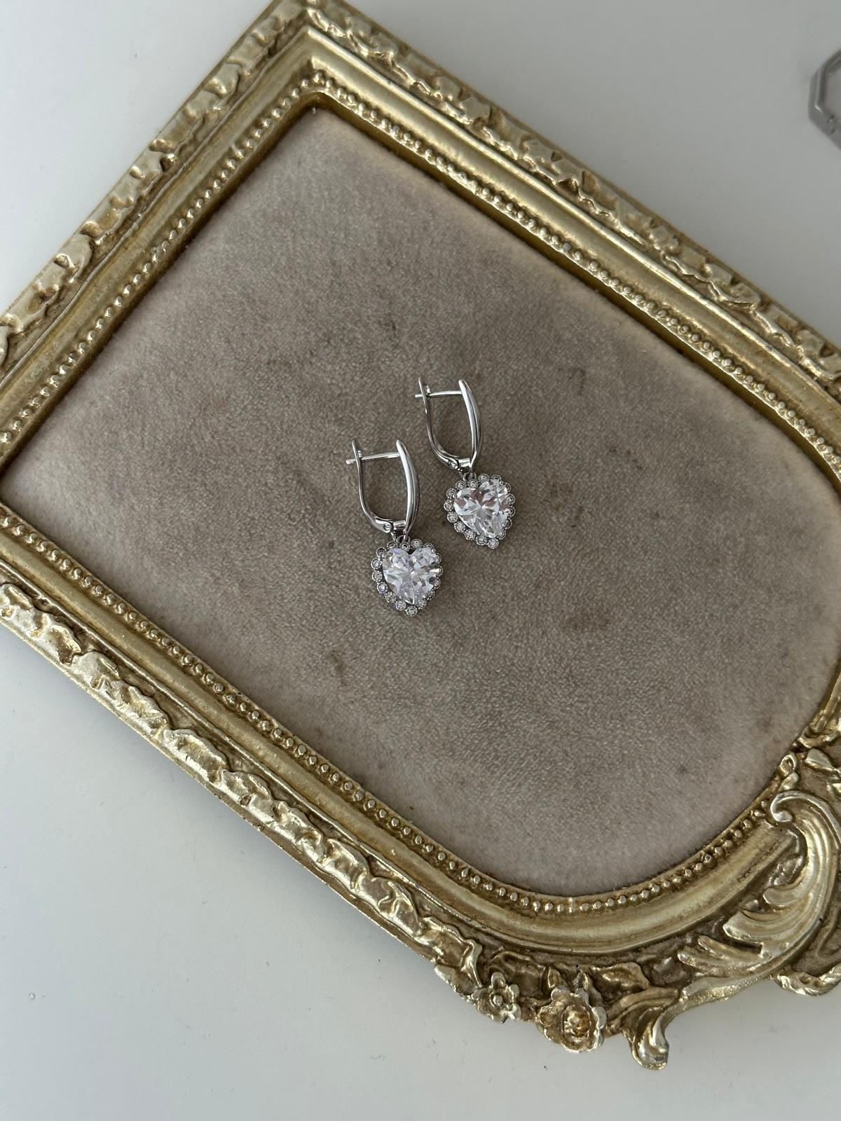 Gümüş Lale Kesim Kalp Kristal Taşlı Küpe