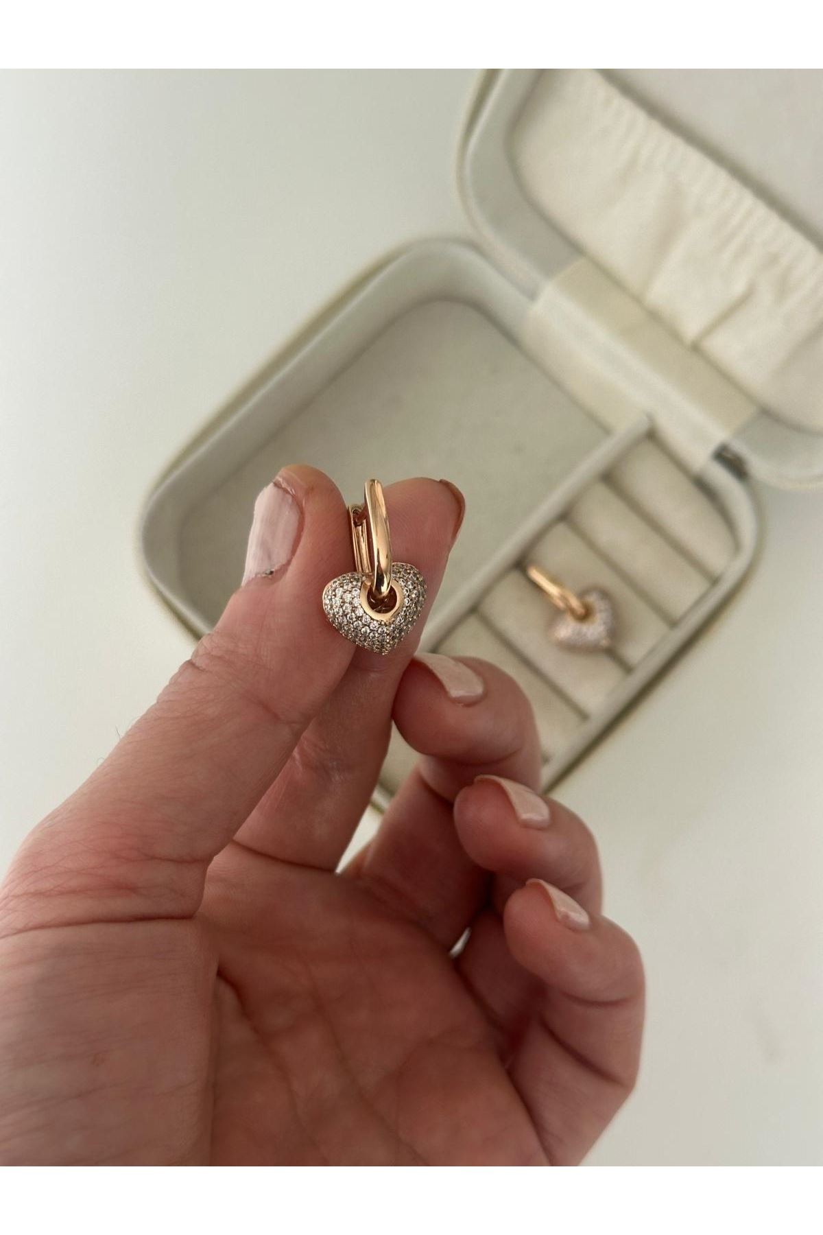 18K Rose Gold Renkli Lale Form Dolum Taşlı Kalp Küpe
